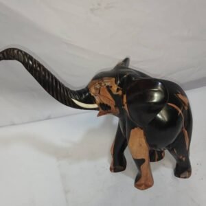 Grand éléphant en bois d'ébène