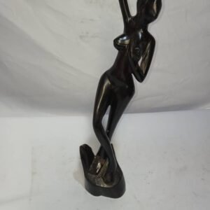 dame sculptée en bois d'ébène