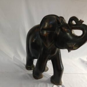 Grand éléphant en bois de tek